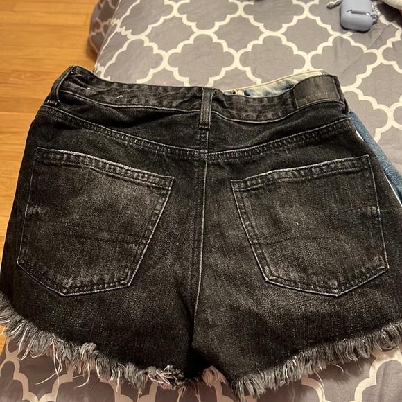 Black American Eagle Shorts Size 2 - Picture 2 of 3